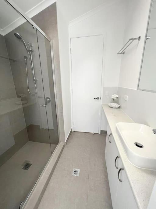 The Villas - Hervey Bay - 2 Separate Villas Urangan المظهر الخارجي الصورة