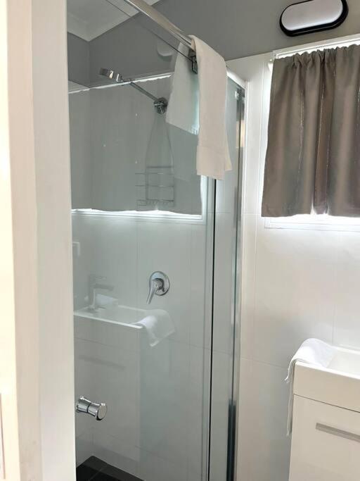 The Villas - Hervey Bay - 2 Separate Villas Urangan المظهر الخارجي الصورة